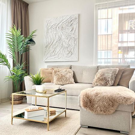 The Elite Suite II Downtown Ac & Garage Parking Bratislava Bagian luar foto
