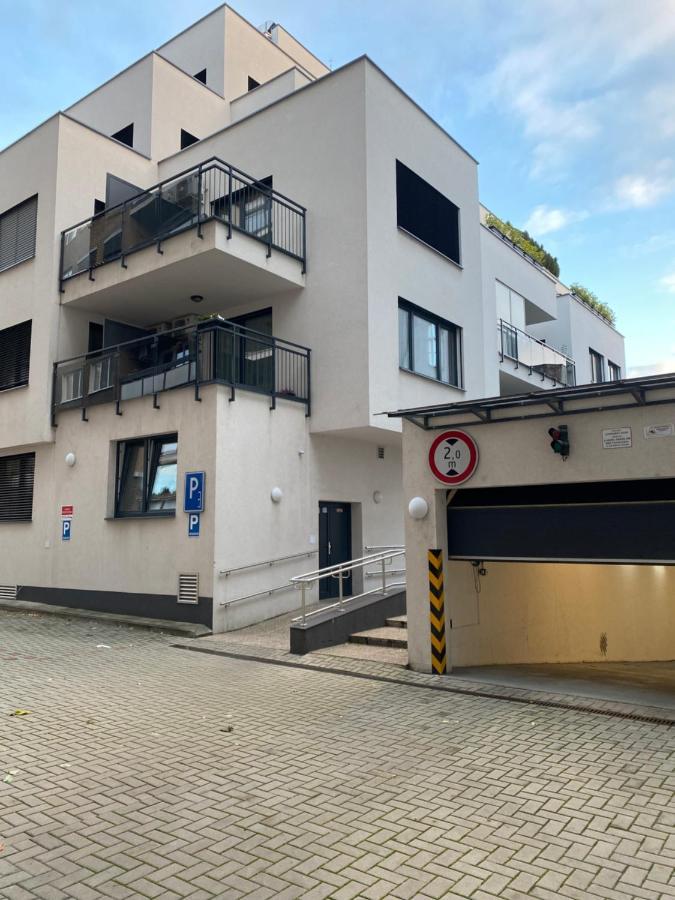 The Elite Suite II Downtown Ac & Garage Parking Bratislava Bagian luar foto