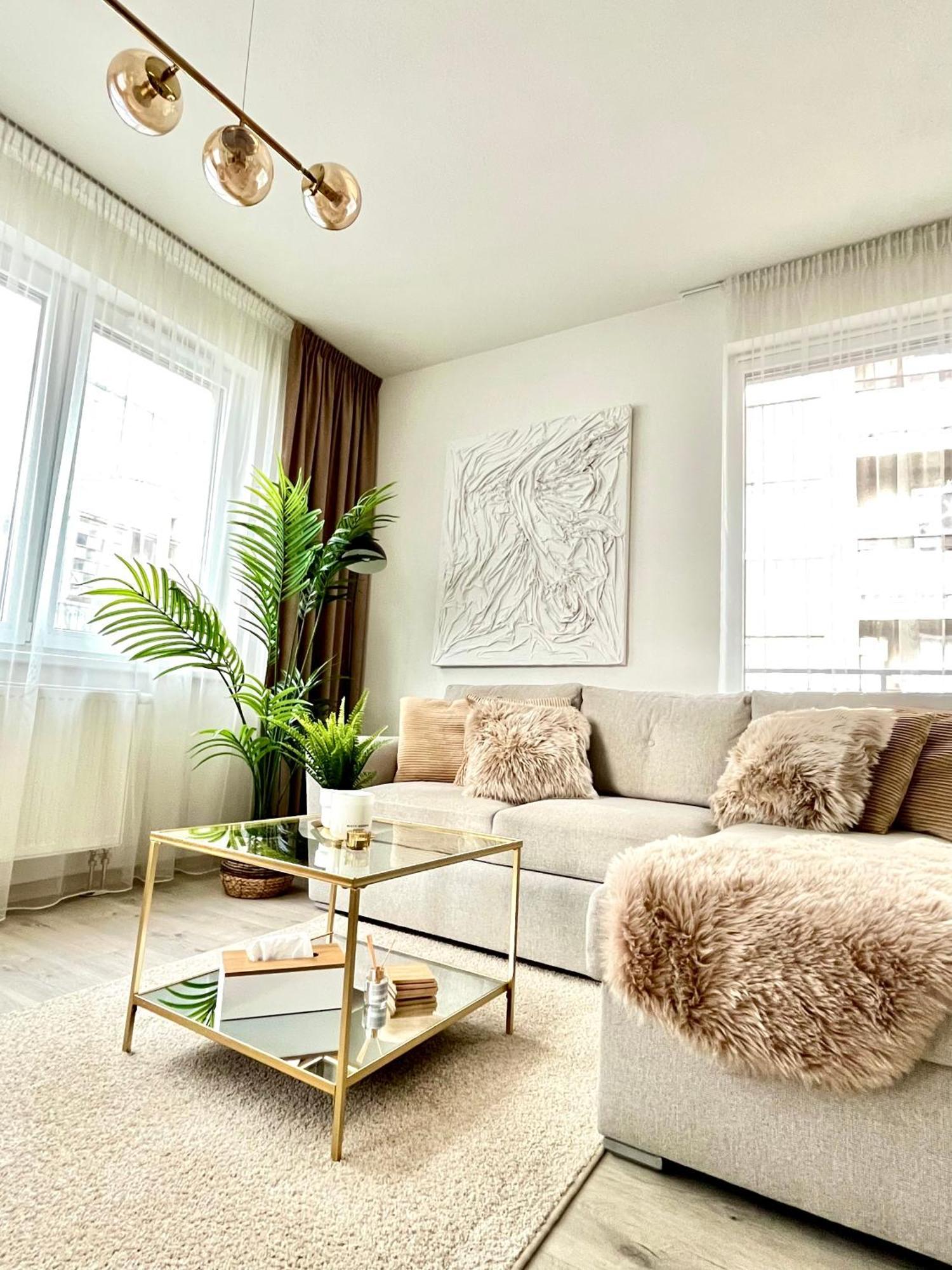 The Elite Suite II Downtown Ac & Garage Parking Bratislava Bagian luar foto