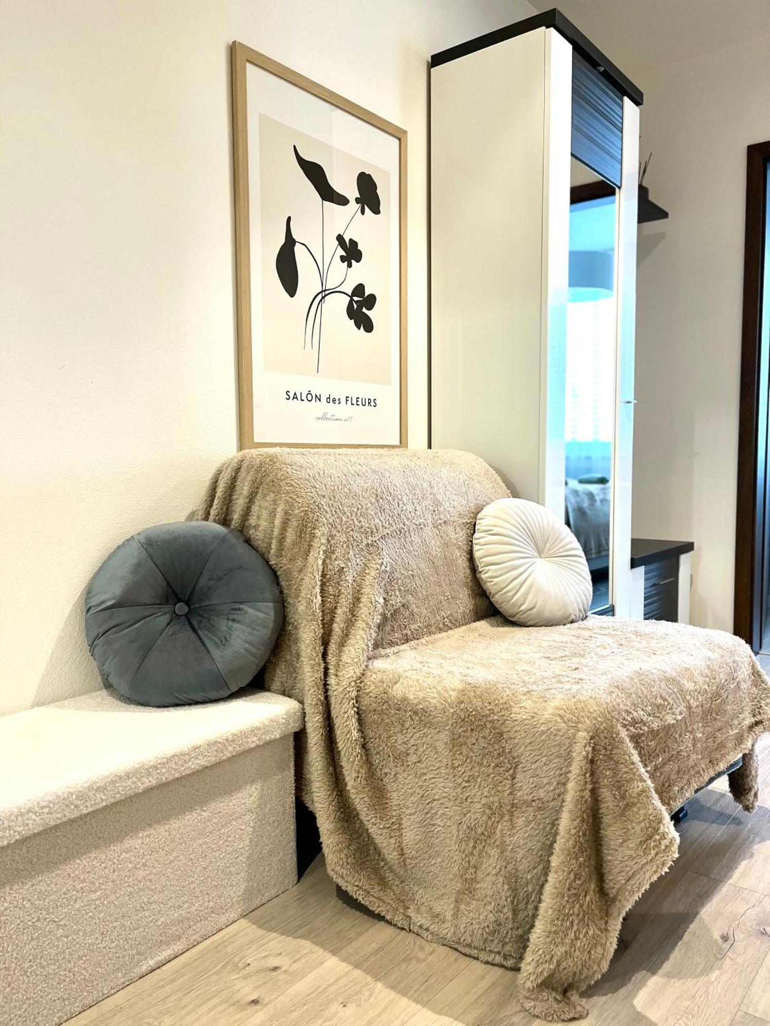 The Elite Suite II Downtown Ac & Garage Parking Bratislava Bagian luar foto