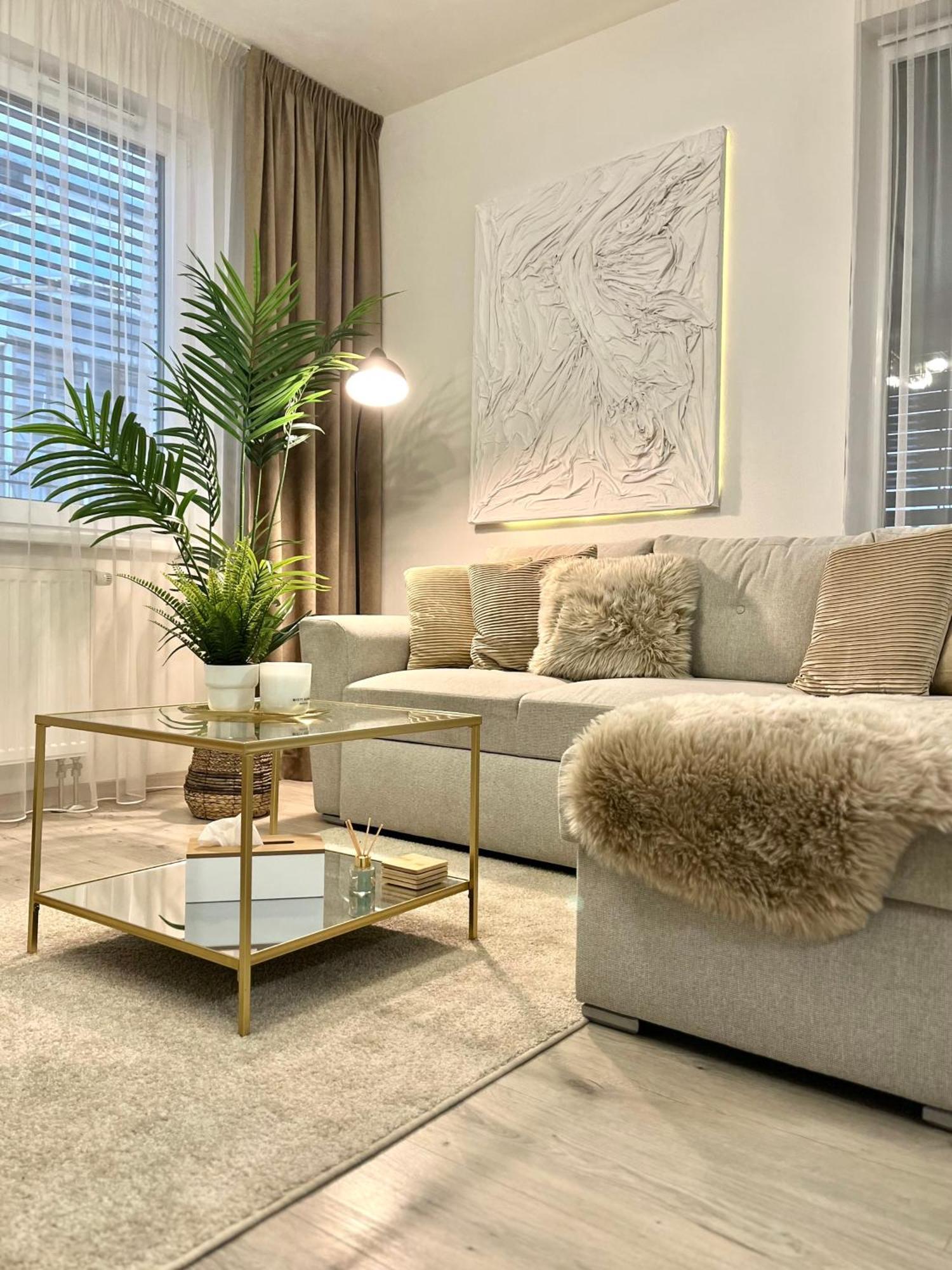 The Elite Suite II Downtown Ac & Garage Parking Bratislava Bagian luar foto